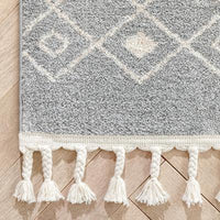 Nordic Tribal Trellis Pattern Grey Soft Rug